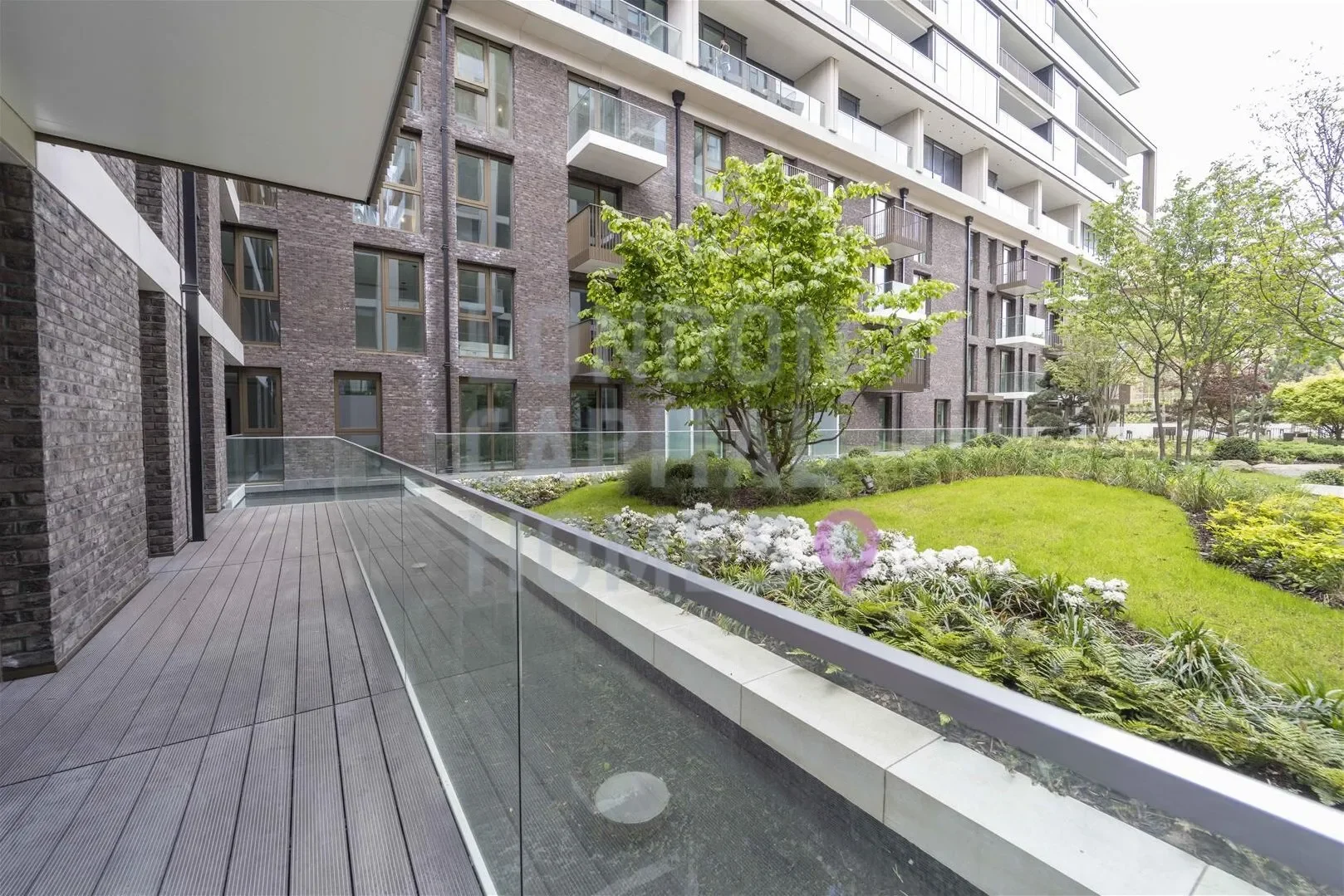 Exterior photo 1