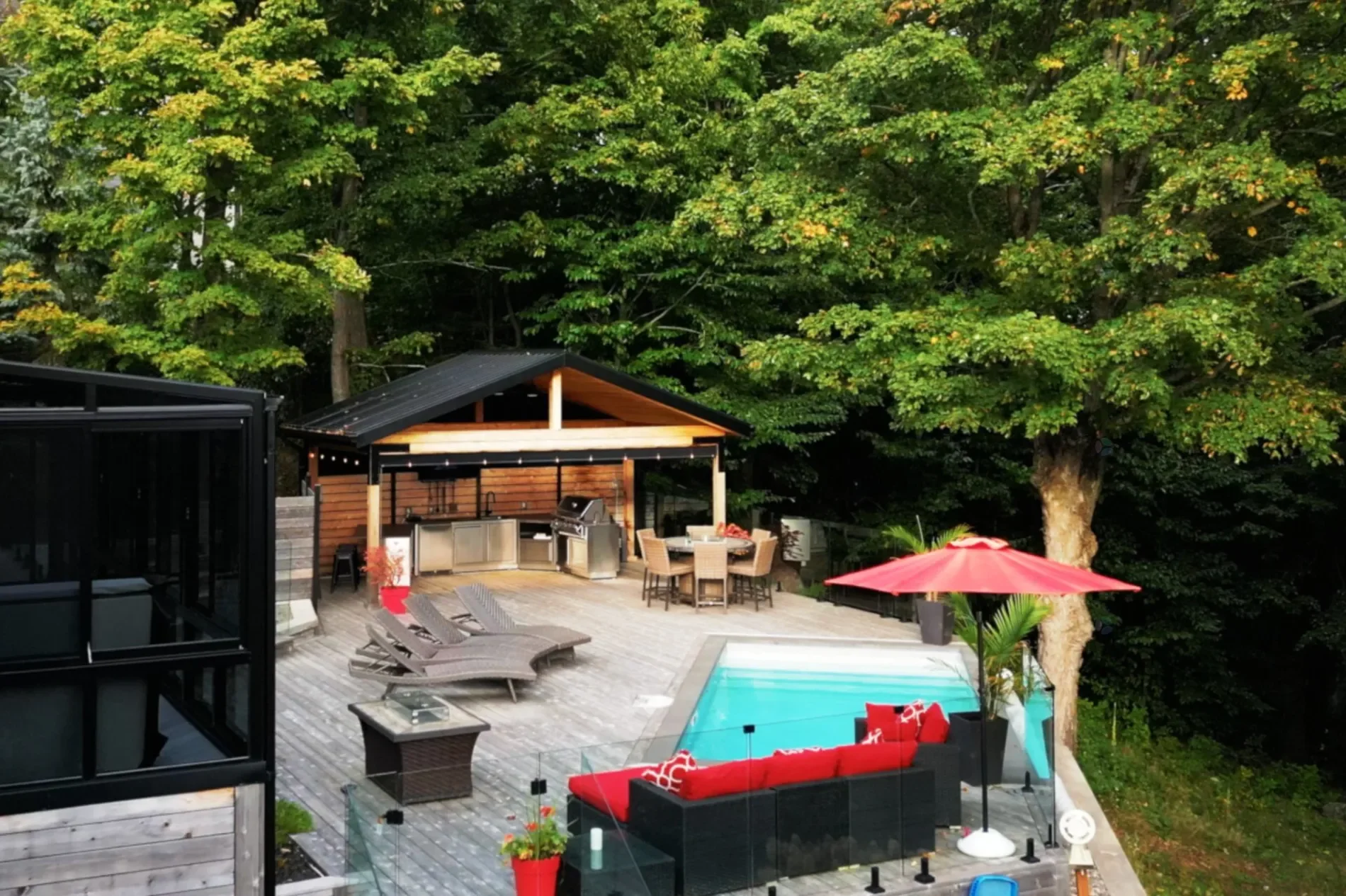 Exterior photo 4