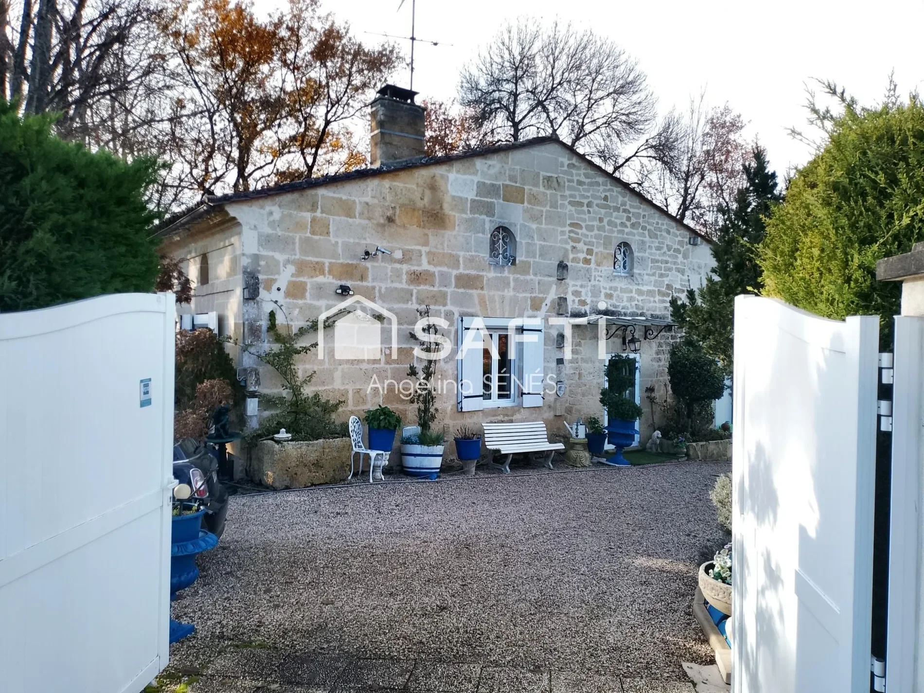 Exterior photo 4