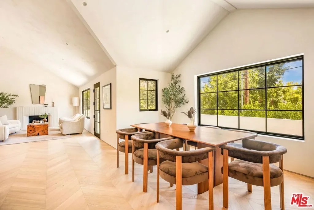 8353 Sunset View Drive, Los Angeles, California, United States. - Photo 11