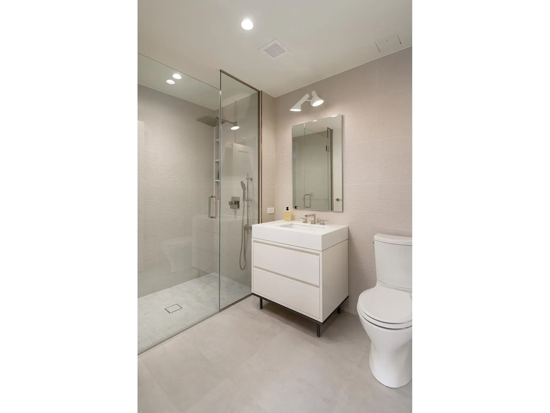 200E20th, 200 E 20TH ST, New York, New York, United States. - Photo 7