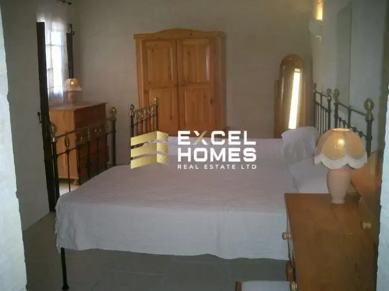 4 Bedrooms Farmhouse In San Lawrenz