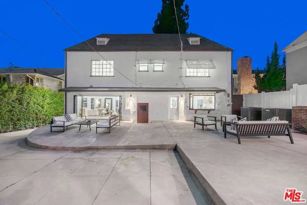 832 S Plymouth Boulevard, Los Angeles, California, United States. - Photo 17