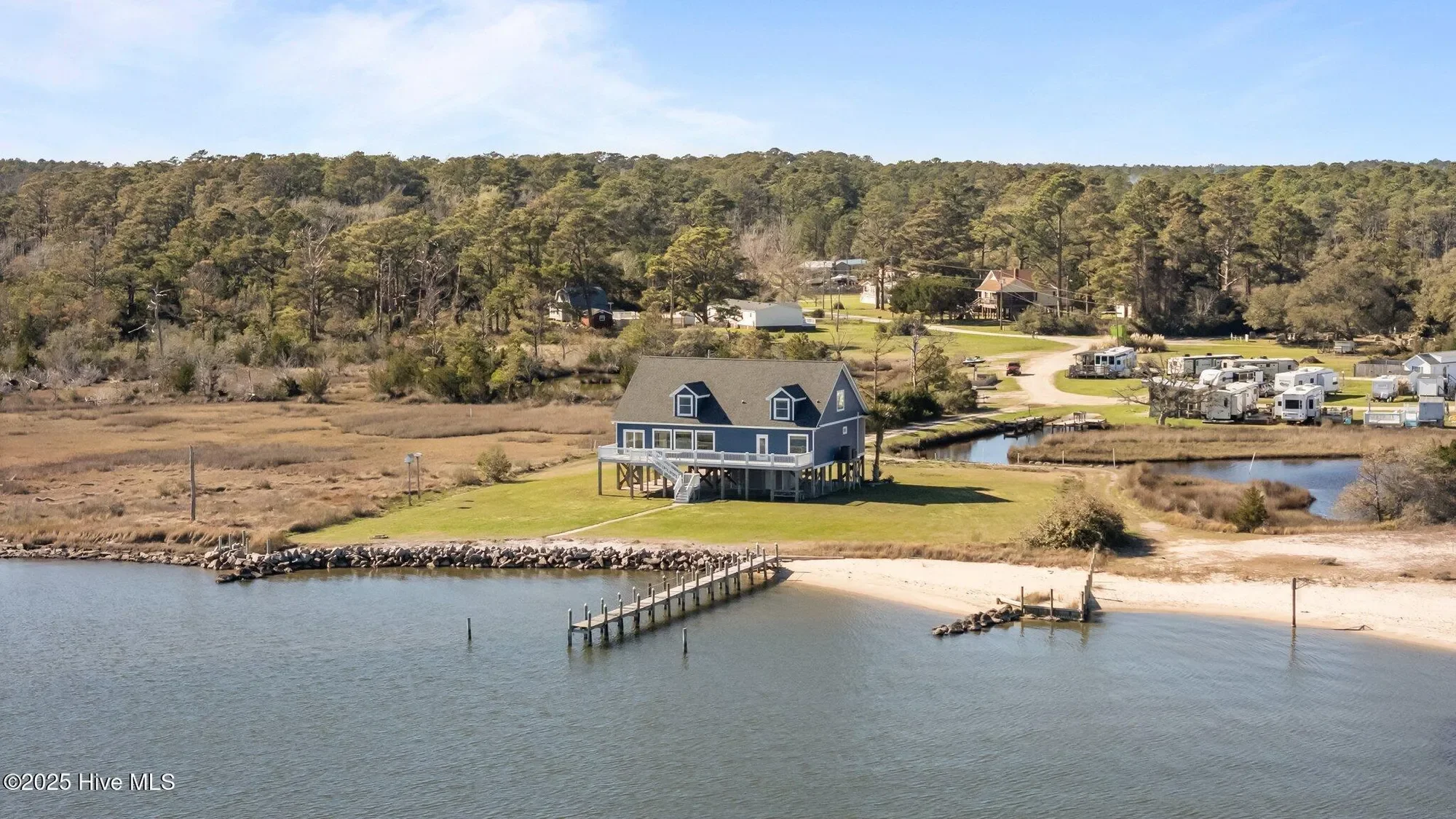 Single Family Residence in Sea Level