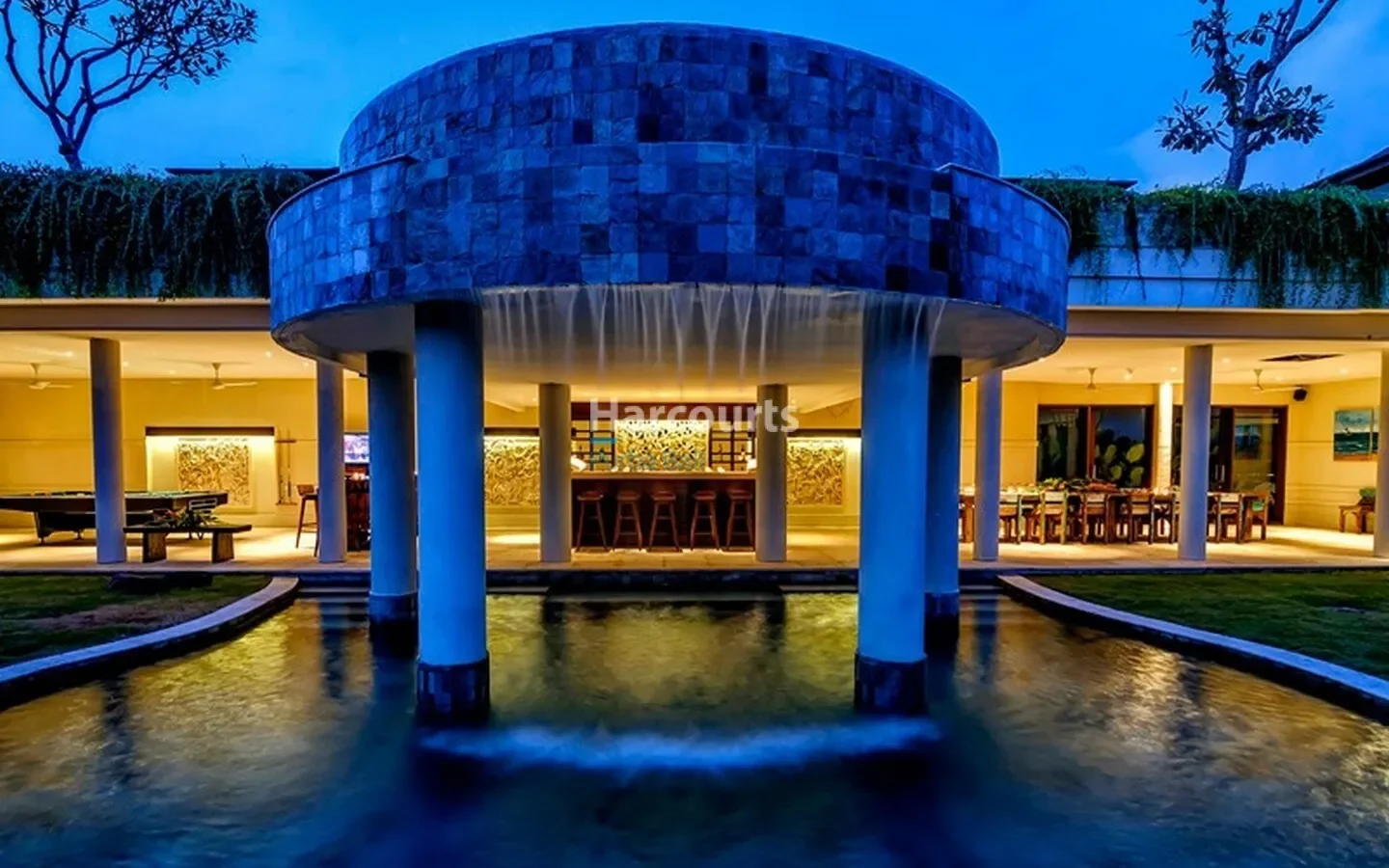 Exterior photo 3