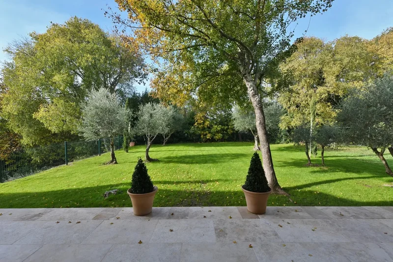 Saint-Maximin, Occitanie, France. - Photo 6