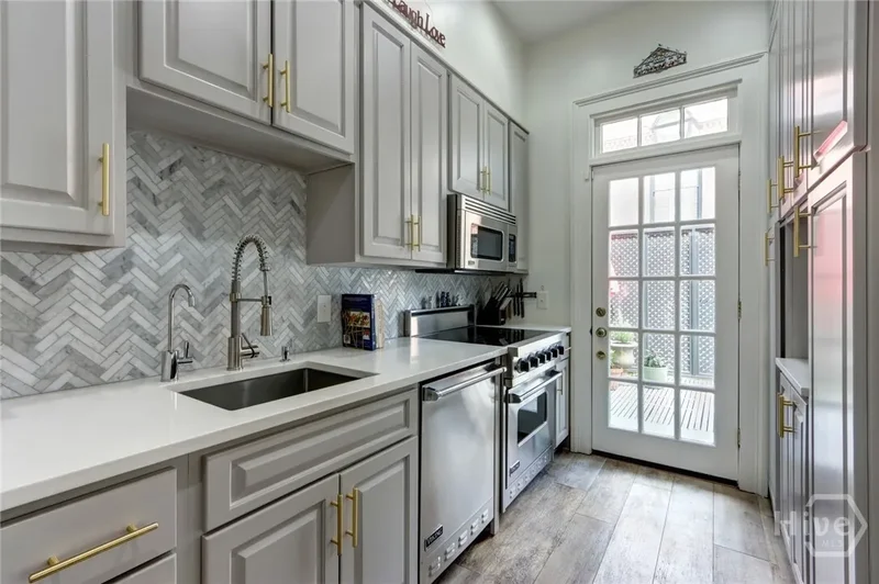 326 E Bryan Street, Savannah, Georgia, United States. - Photo 3