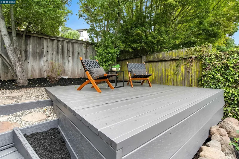 5020 Golden Gate Ave, Oakland, California, United States. - Photo 8