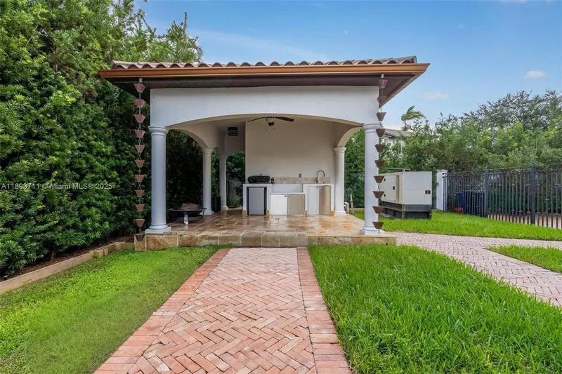 16763 NW 77th Path, Hialeah, Florida, United States. - Photo 18