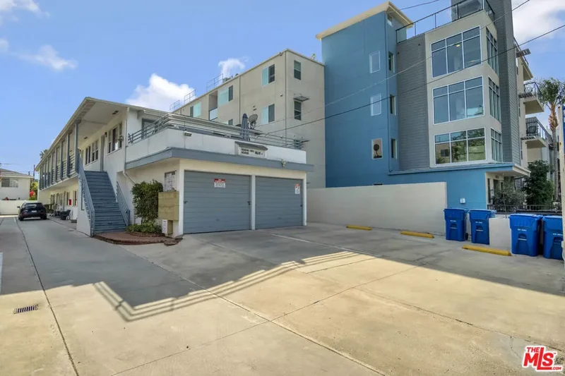 10814 Blix Street, Los Angeles, California, United States. - Photo 16