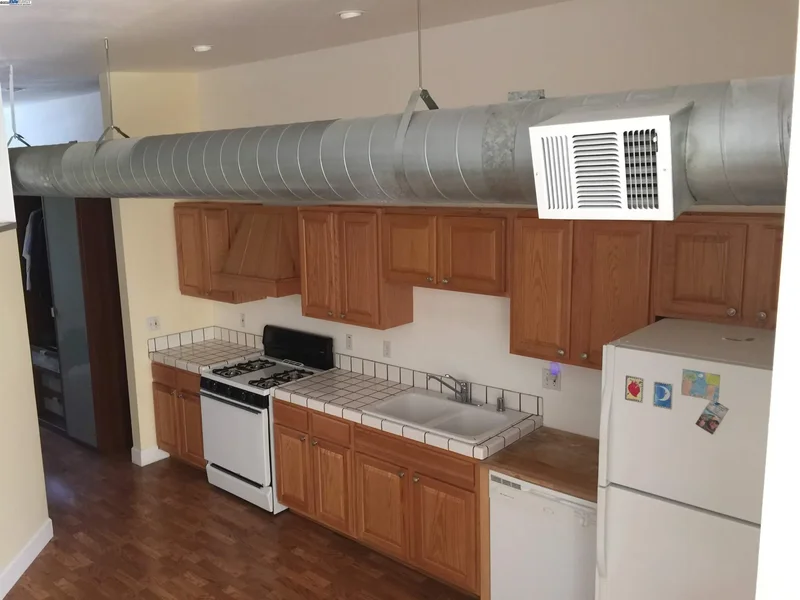 2622 Kingsland Ave, Oakland, California, United States. - Photo 3