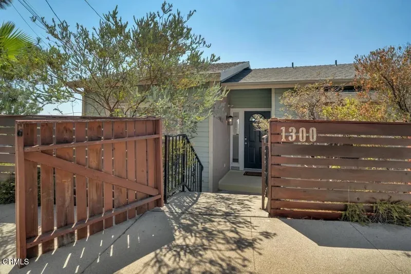 1300 Blue Hill Road, Los Angeles, California, United States. - Photo 9
