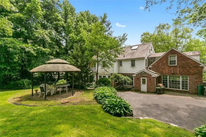 1 Ravine Road, Great Neck, New York, United States. - Photo 8