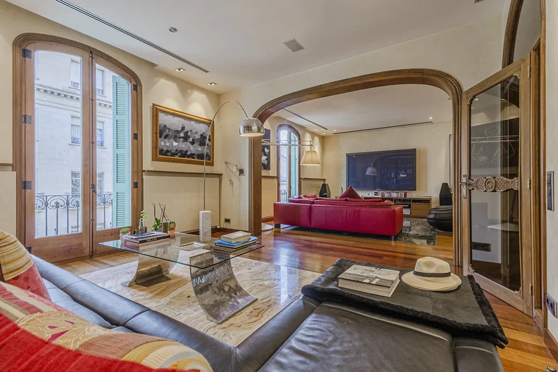 Impressive Duplex Adjacent To Gaudí'S Casa Milá