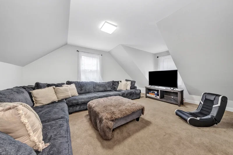 5 Oak St , Wilmington, MA 01887, Wilmington, Massachusetts, United States. - Photo 34
