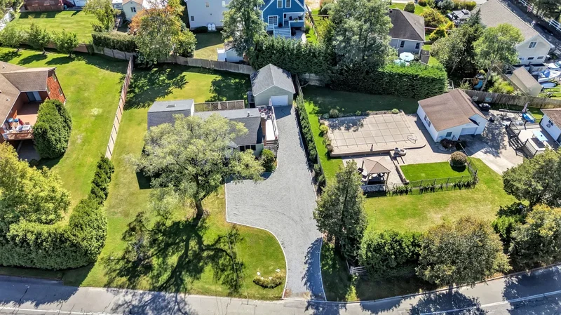 481 Peconic Bay Blvd, Aquebogue, New York, United States. - Photo 3