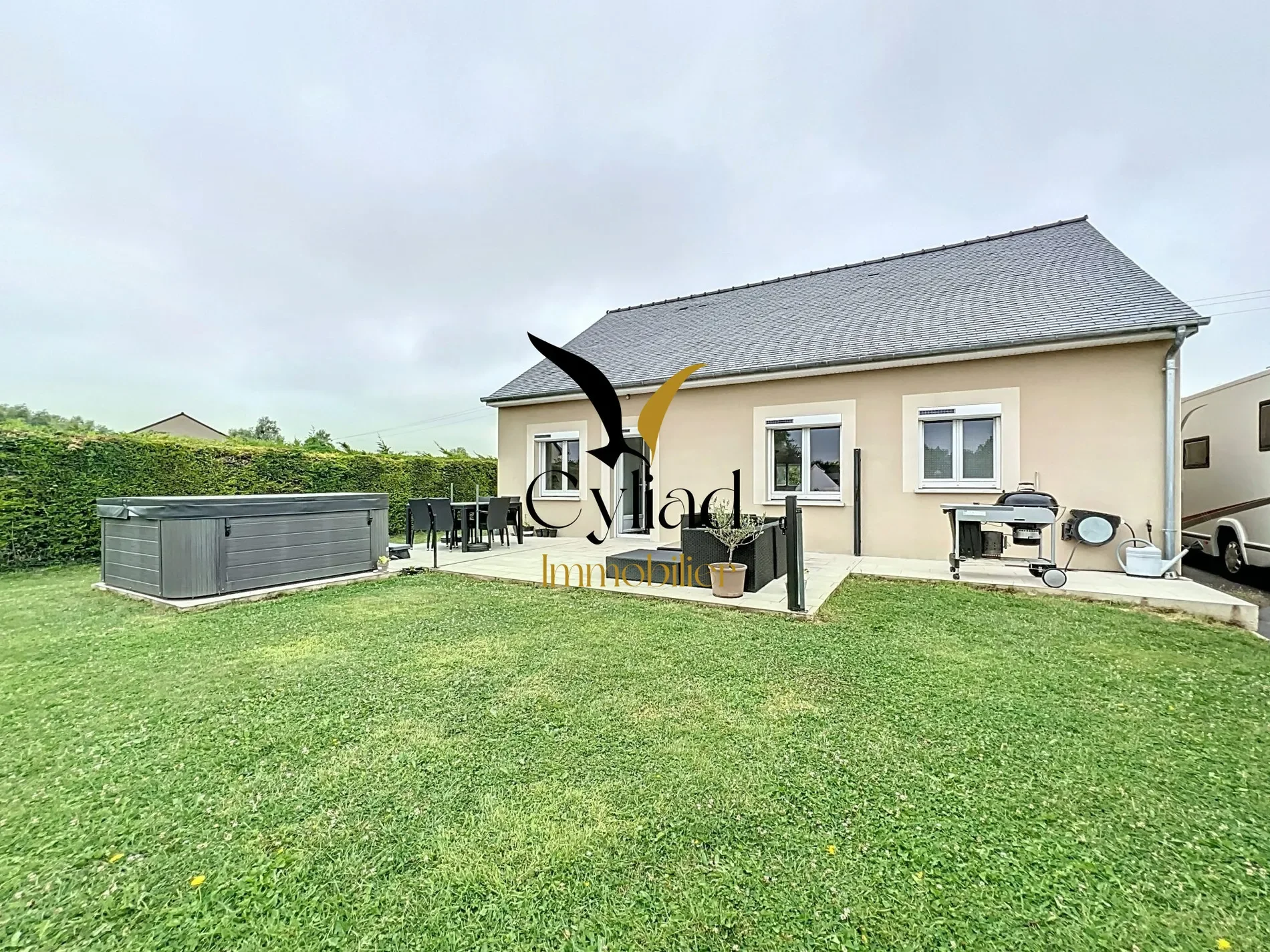Exterior photo 6