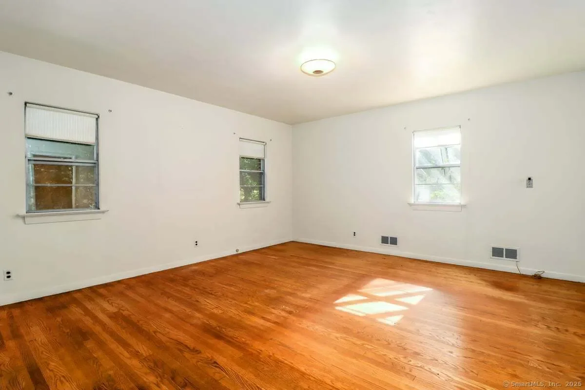 32 Locust Road, Greenwich, Connecticut, United States. - Photo 12