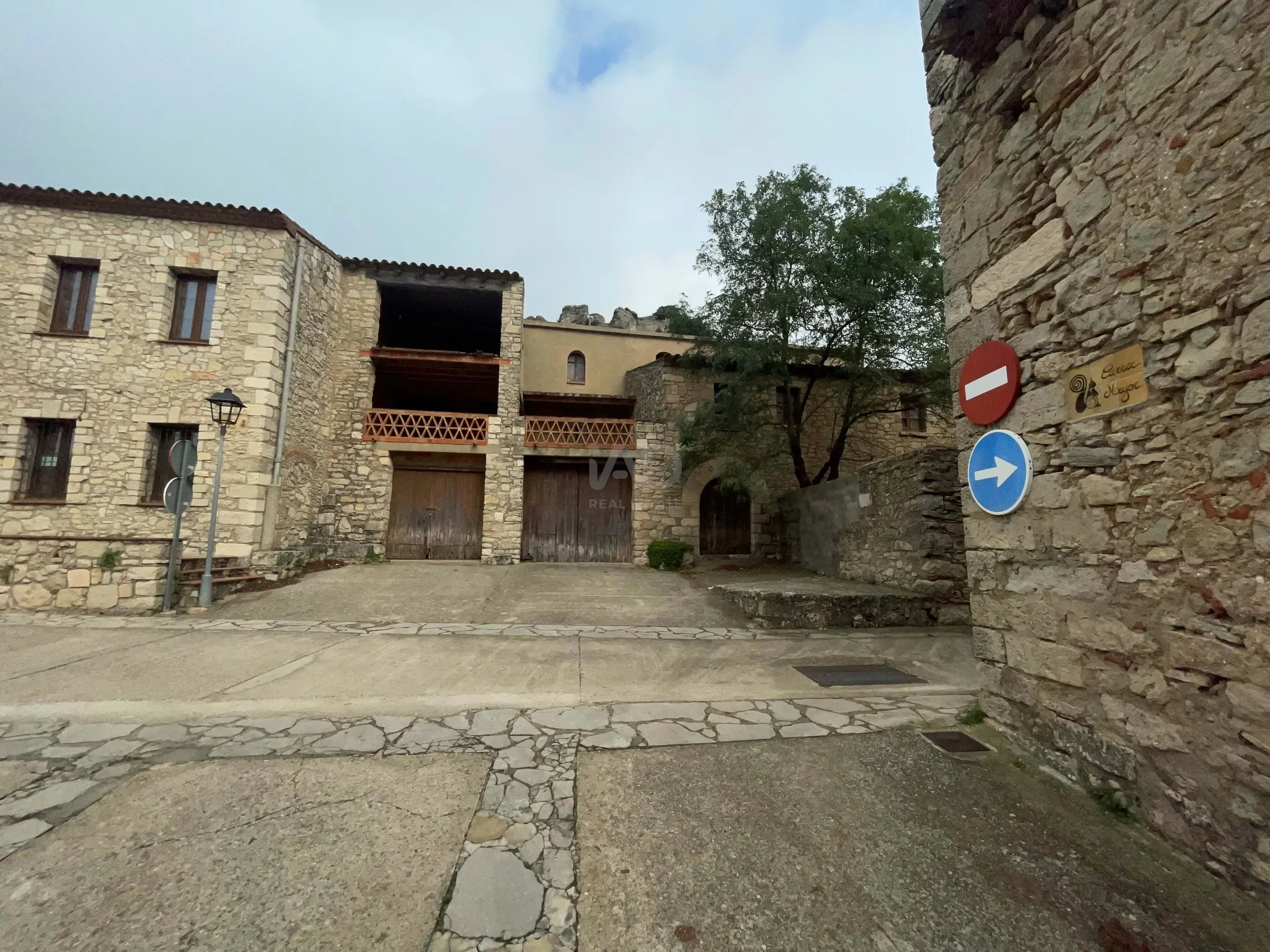 Exterior photo 11
