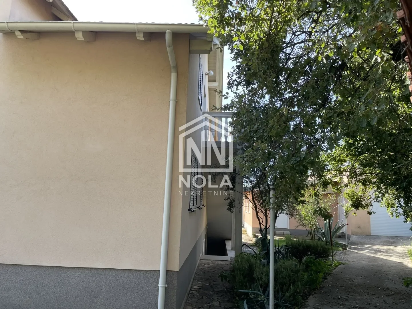 Exterior photo 11