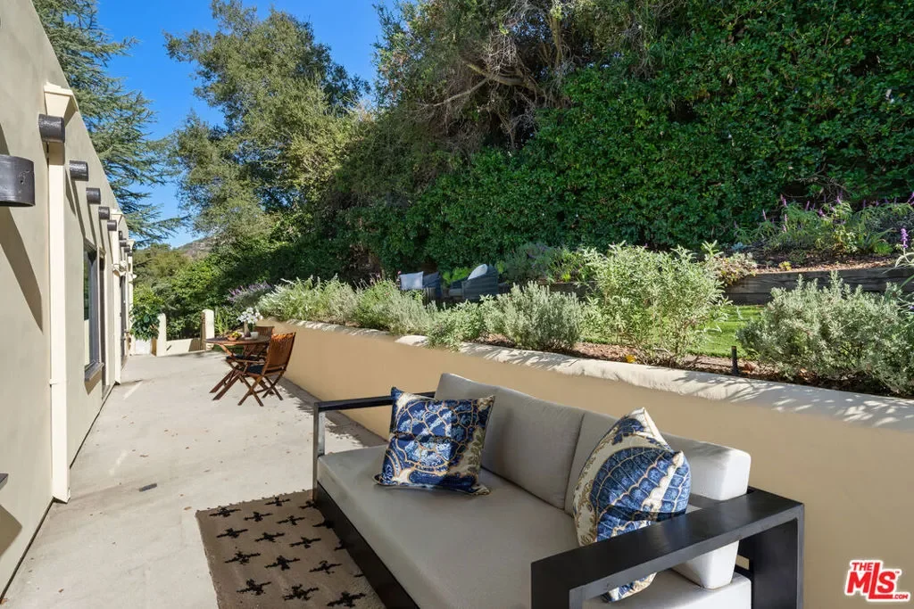 25648 Timpangos Drive, Hidden Hills, California, United States. - Photo 6