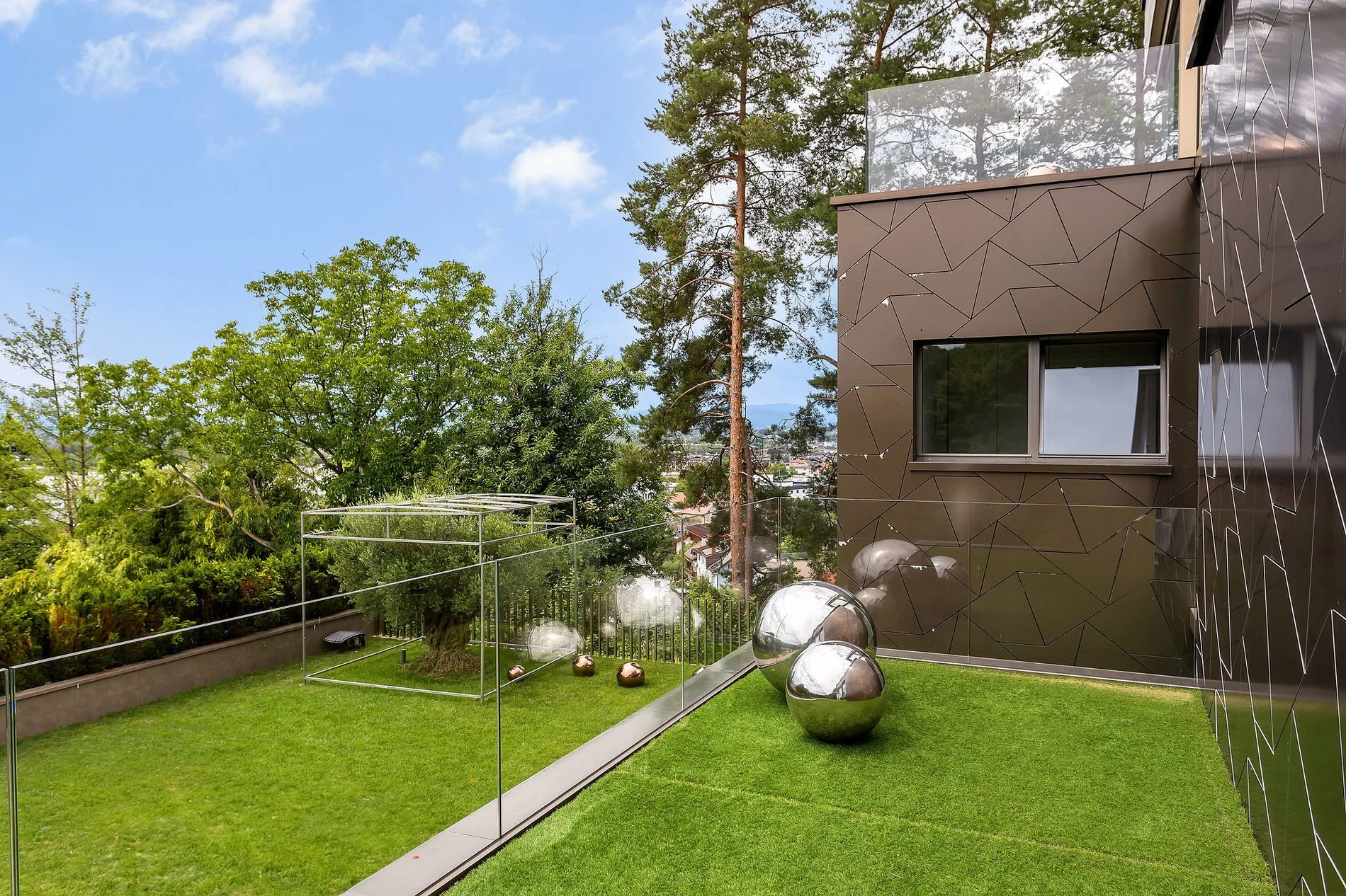 Exterior photo 8