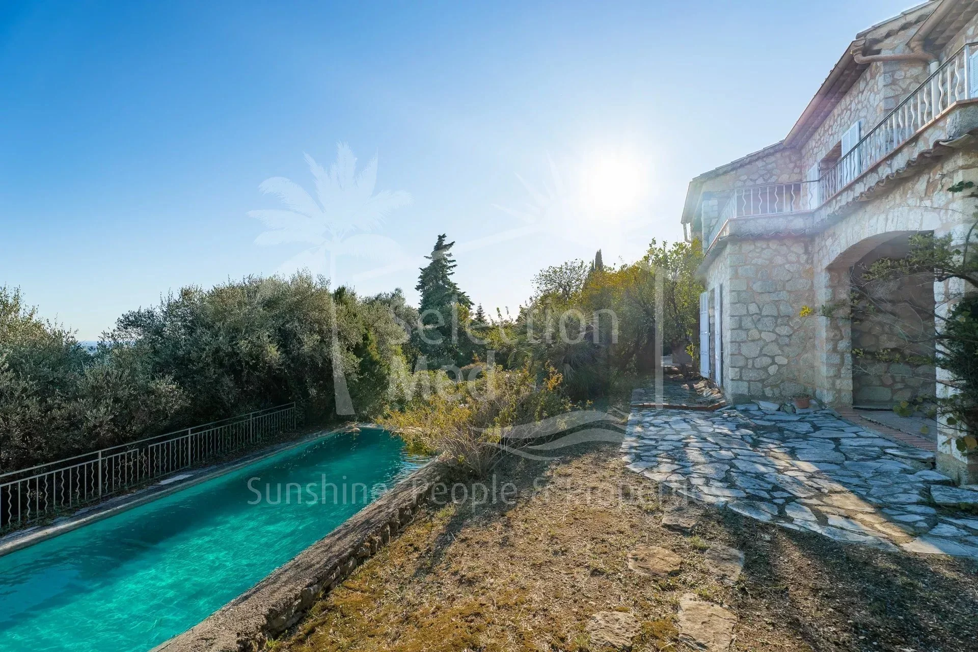 Exterior photo 8