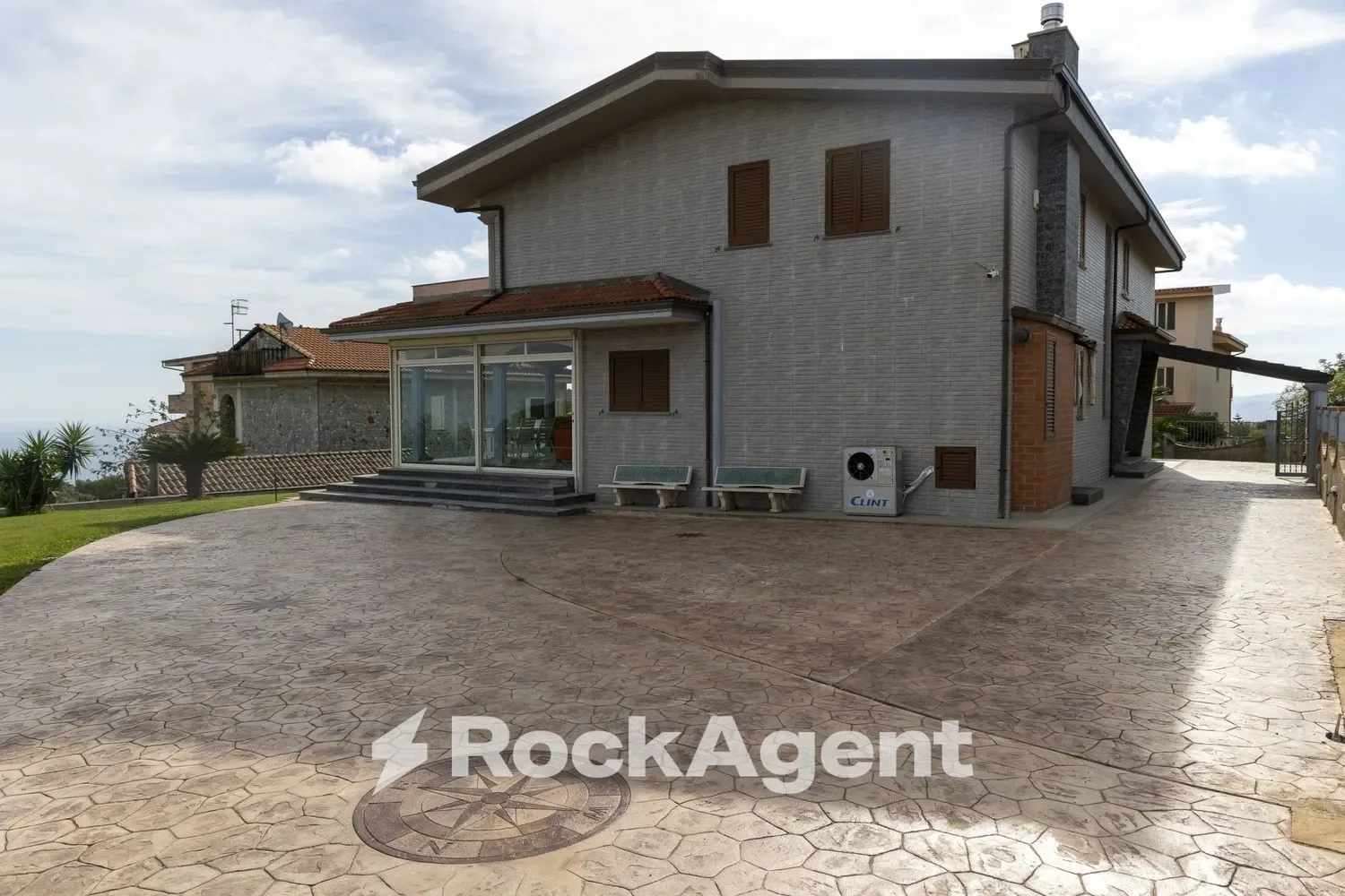 Exterior photo 10
