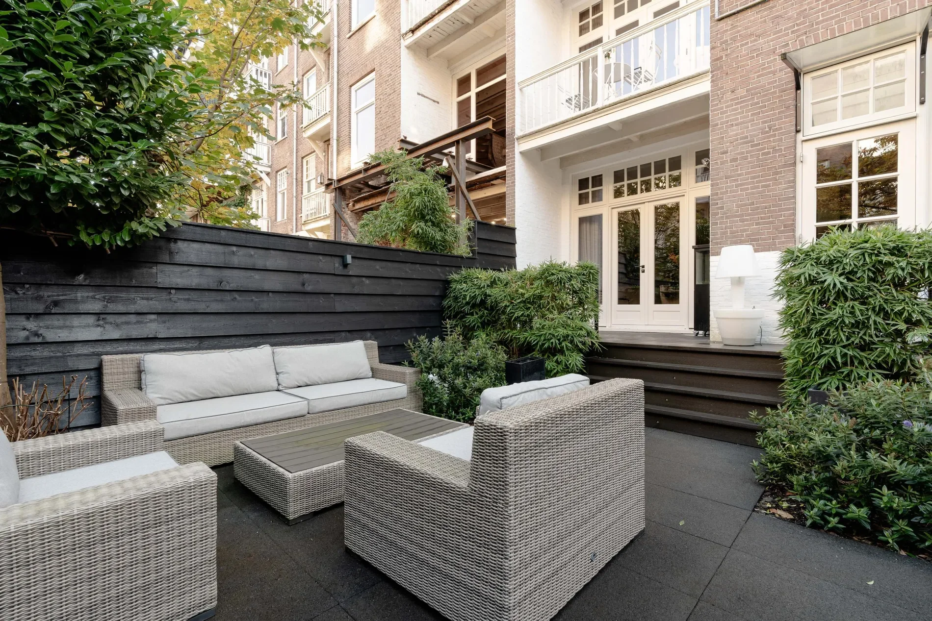 Exterior photo 1