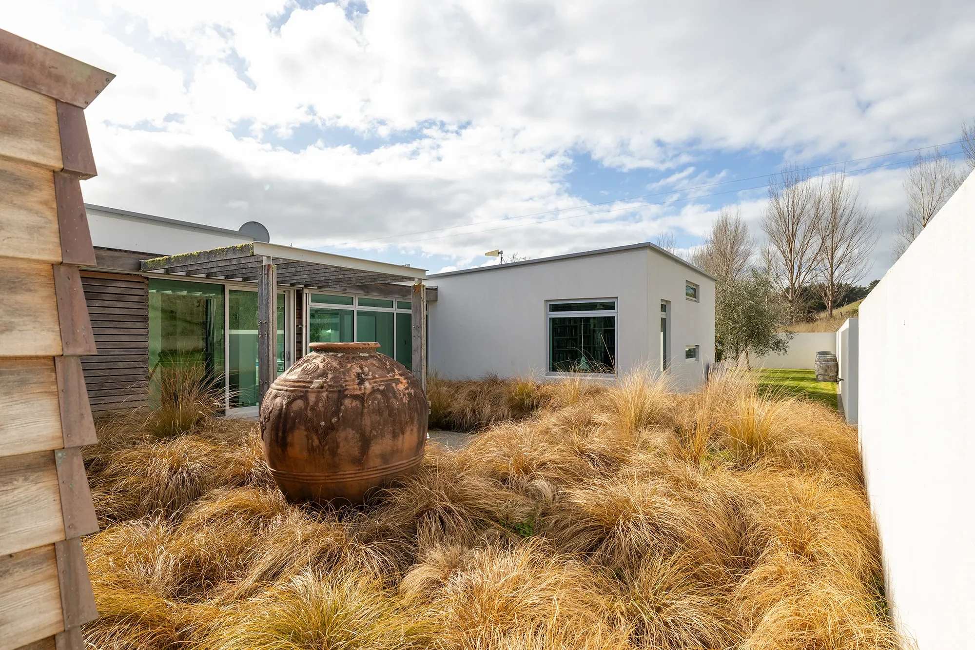 Exterior photo 6