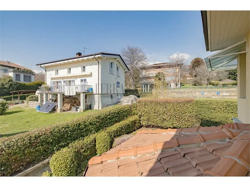 Exterior photo 7