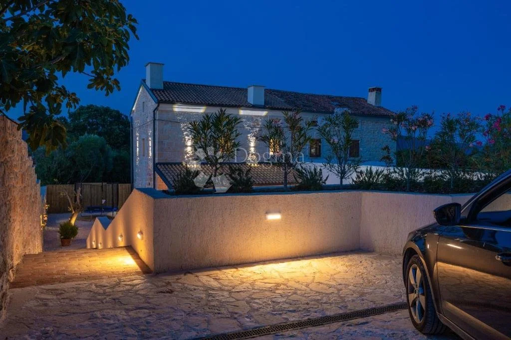Exterior photo 11