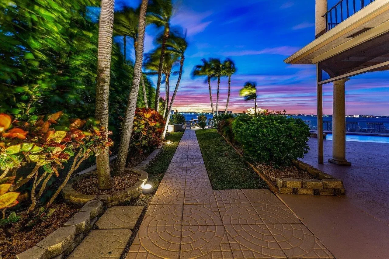 1010 Pine Point Road, Riviera Beach, Florida, United States. - Photo 7