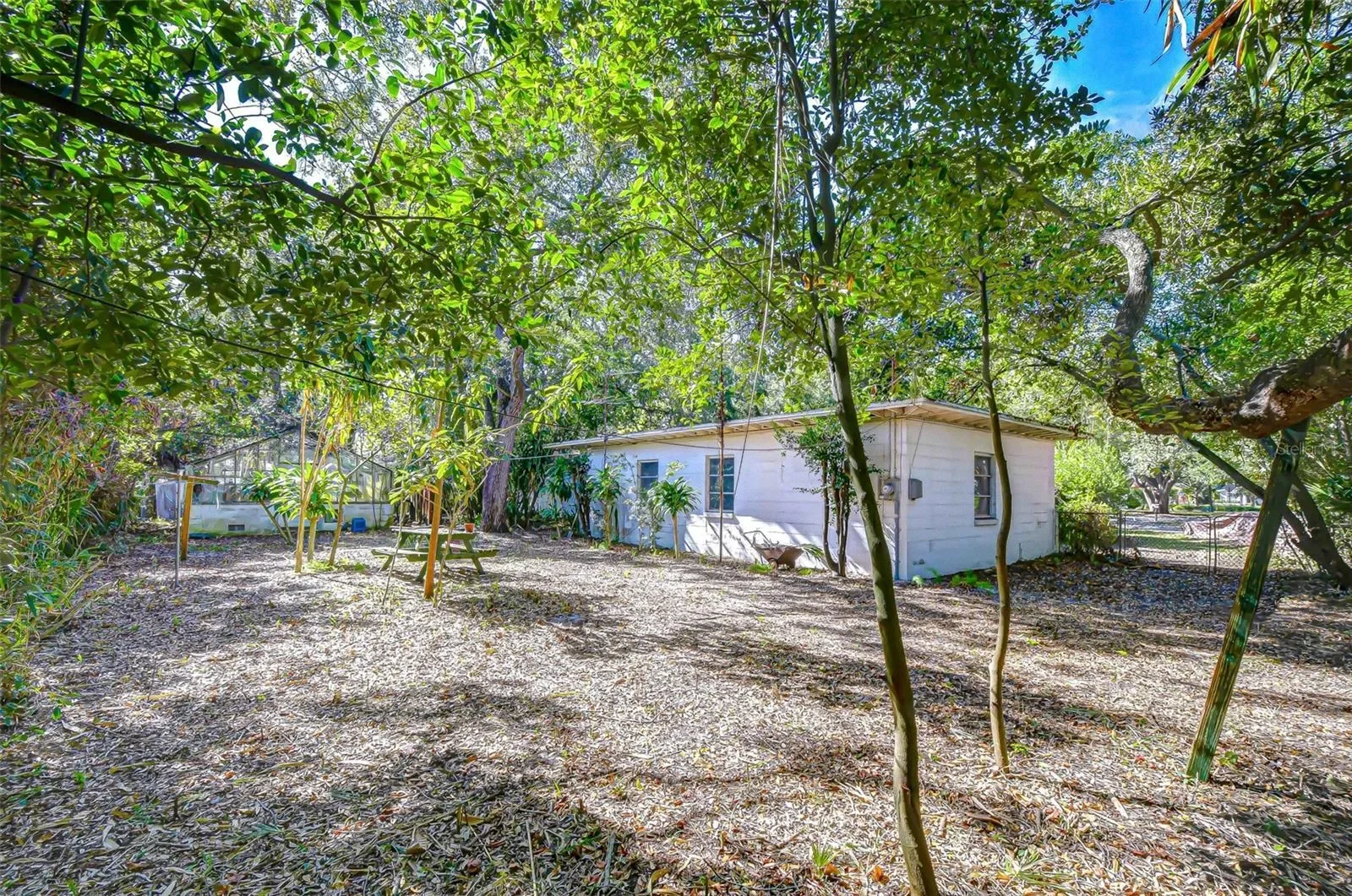 Exterior photo 6