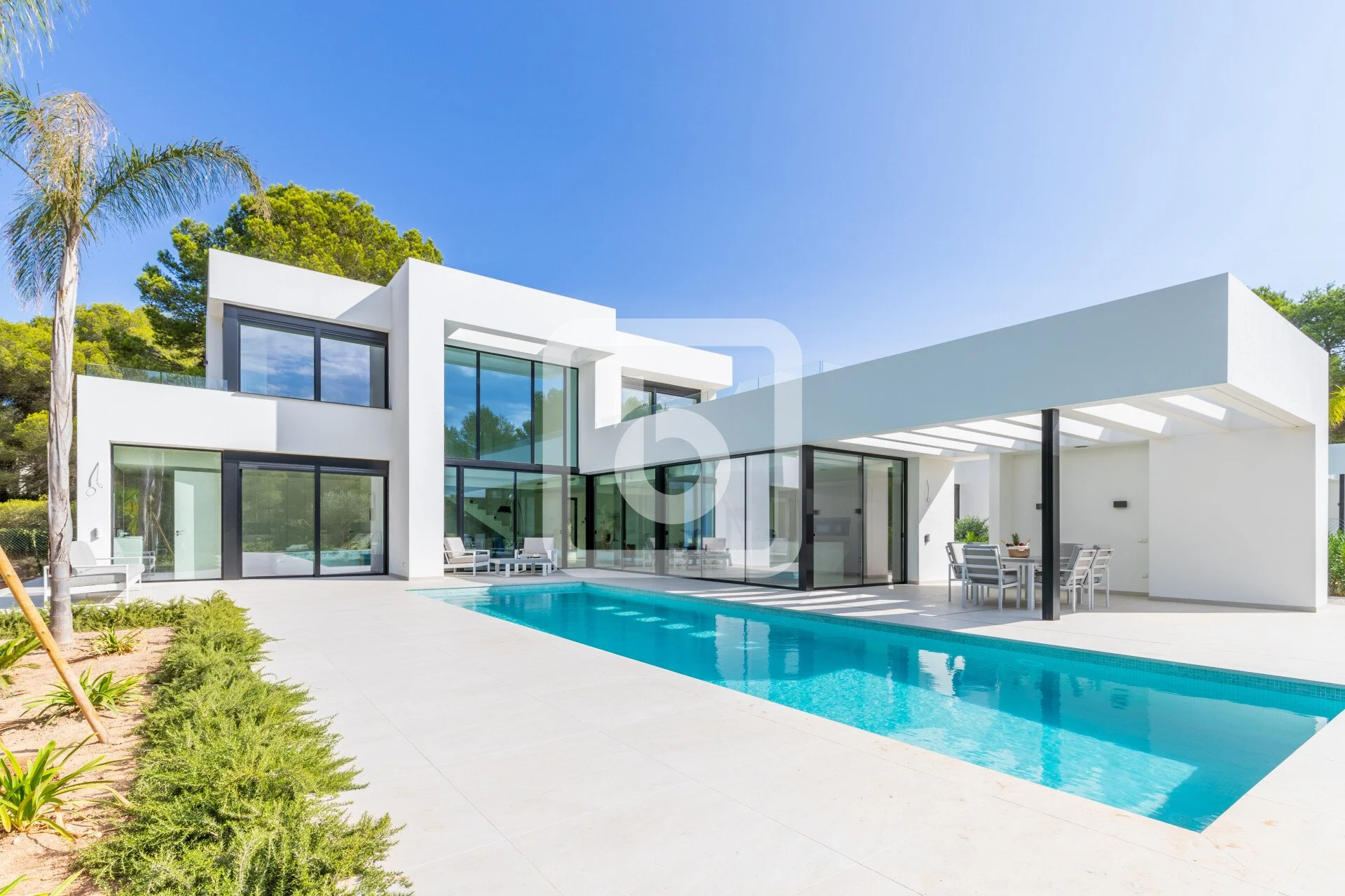 Exterior photo 2