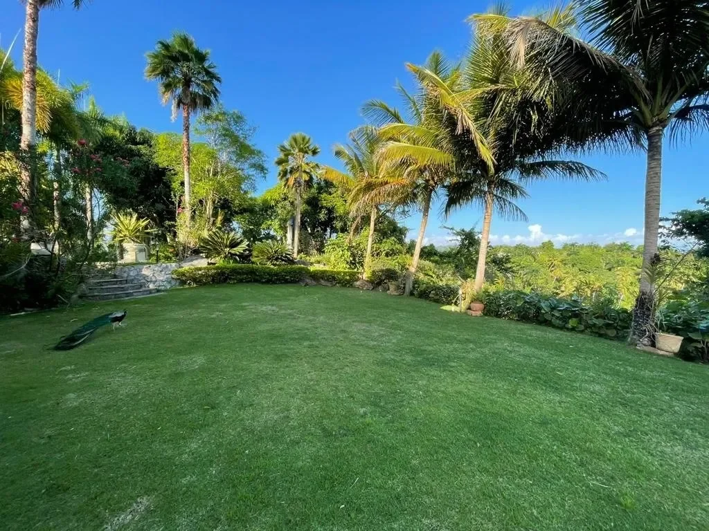 Exterior photo 2