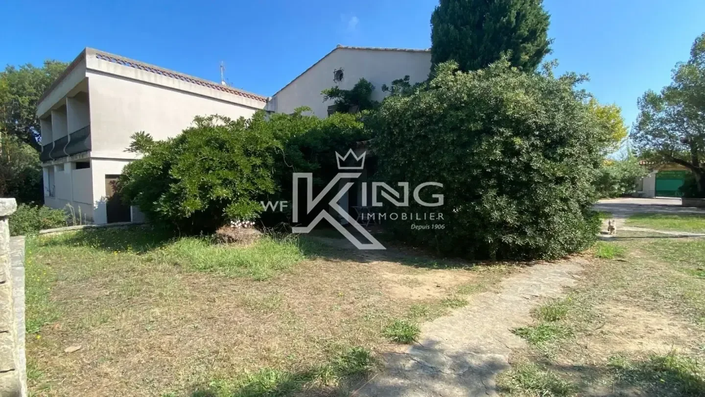 Exterior photo 4