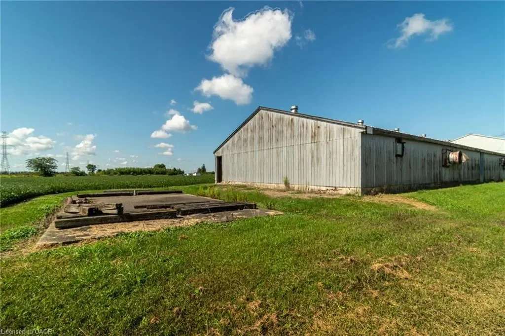 Exterior photo 5