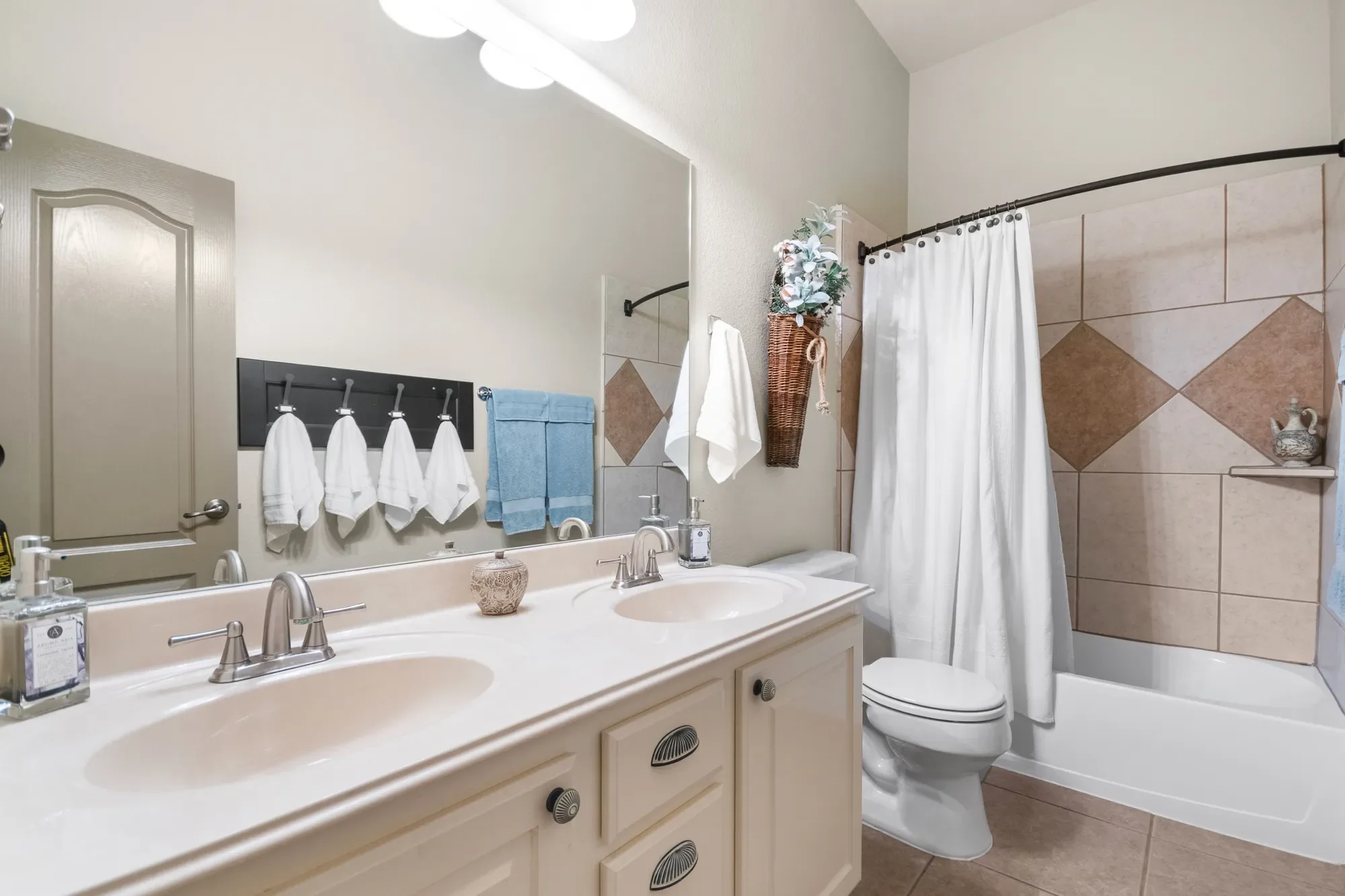 Elegant, Comfortable And Spacious One Story
