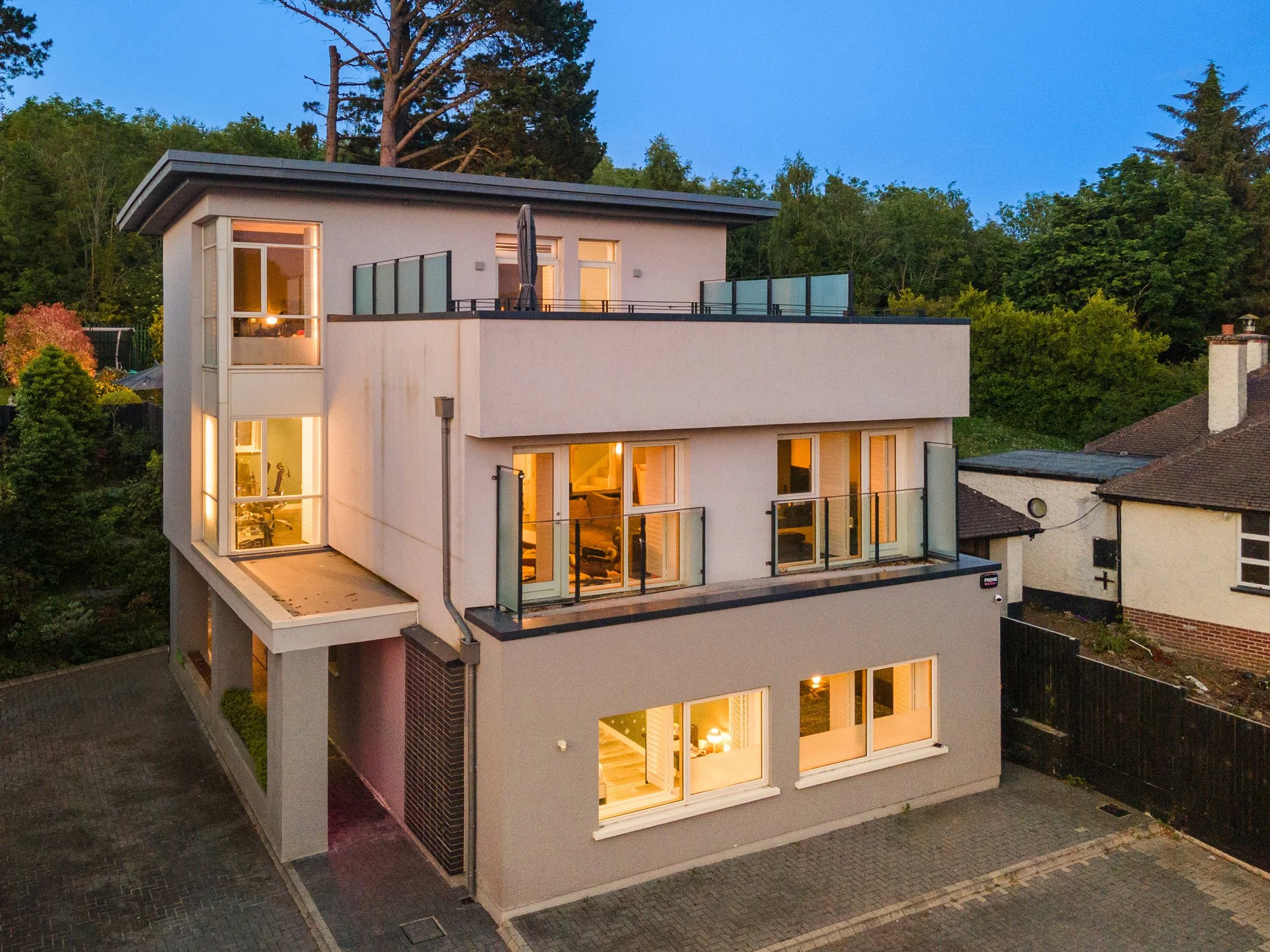 Exterior photo 3