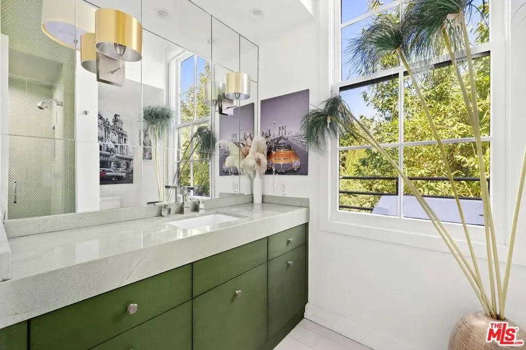 9314 Lloydcrest Drive, Beverly Hills, California, United States. - Photo 28
