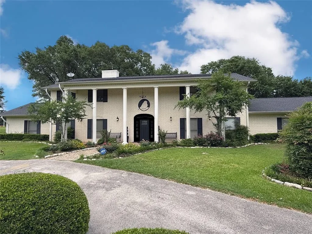 601 E Collard Street, Madisonville, Texas, United States. - Photo 2