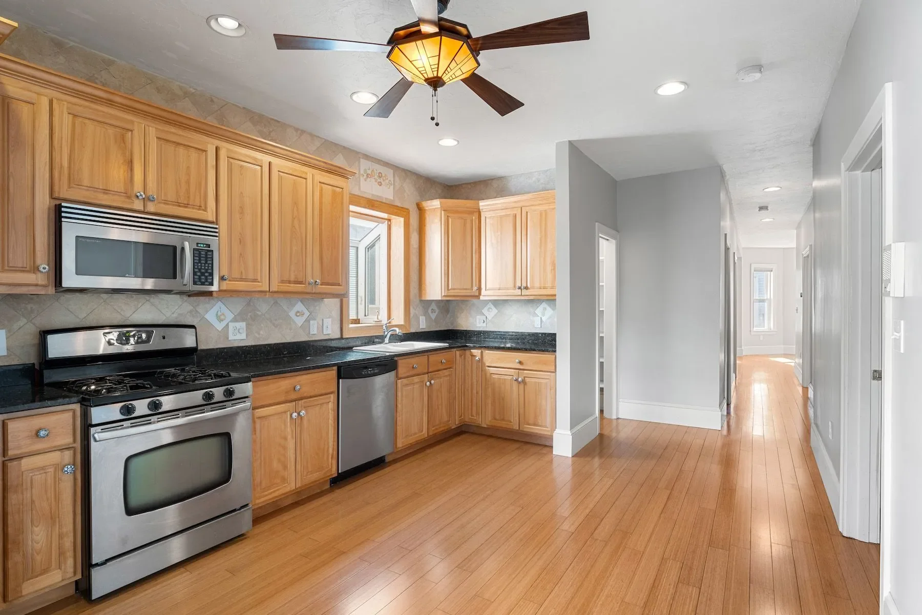 17  York Pl 1, Cambridge, MA 02141, Cambridge, Massachusetts, United States. - Photo 12