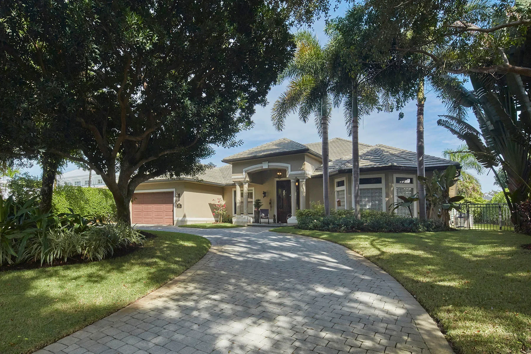 Exterior photo 12