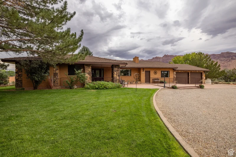 2720 BENCH RD E, Moab, Utah, United States. - Photo 16