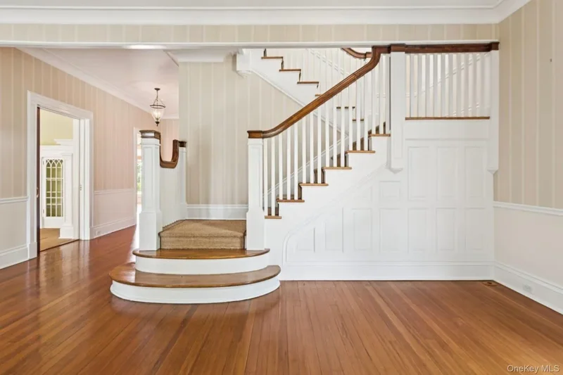 90 Thompson Avenue, Babylon, NY, 11702, USA, Babylon, New York, United States. - Photo 8
