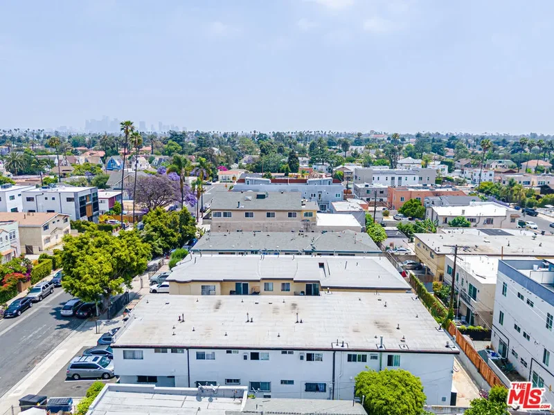 4546 W 17th Street, Los Angeles, California, United States. - Photo 3