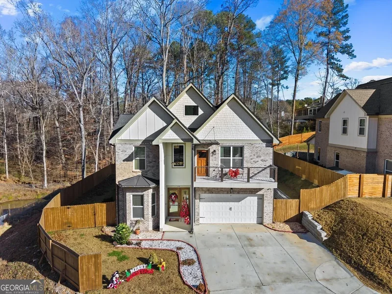 Single Family Residence in Lilburn