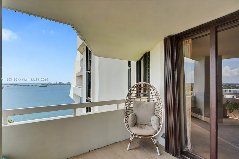 4000 Towerside Ter, Miami, Florida, United States. - Photo 9