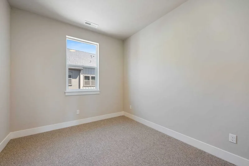 20530 NE Empire Avenue , Bend, OR 97701, Bend, Oregon, United States. - Photo 8